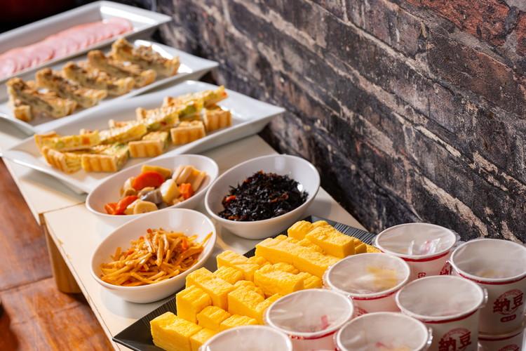 朝食ビュッフェ（60品目のラインナップ）