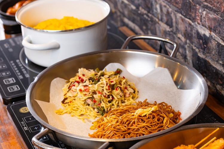 朝食ビュッフェ（60品目のラインナップ）