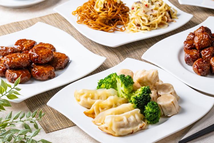 朝食ビュッフェ（60品目のラインナップ）