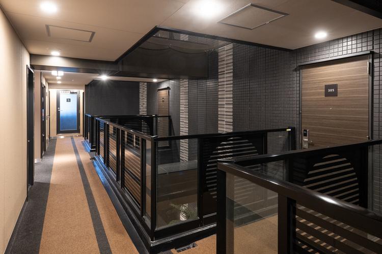 ■共用廊下（当館は吹抜廊下となっております）