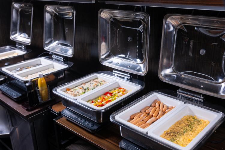 和洋30種類の朝食ビュッフェ