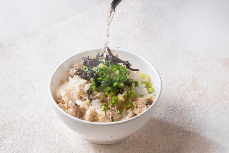 出汁で食べる茶漬け。香りを楽しみながらサラッと食べやすいです！