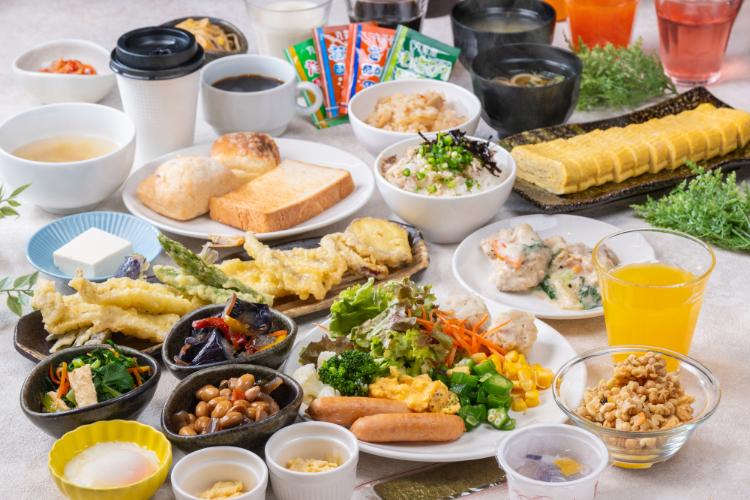 和洋30種類の朝食ビュッフェ