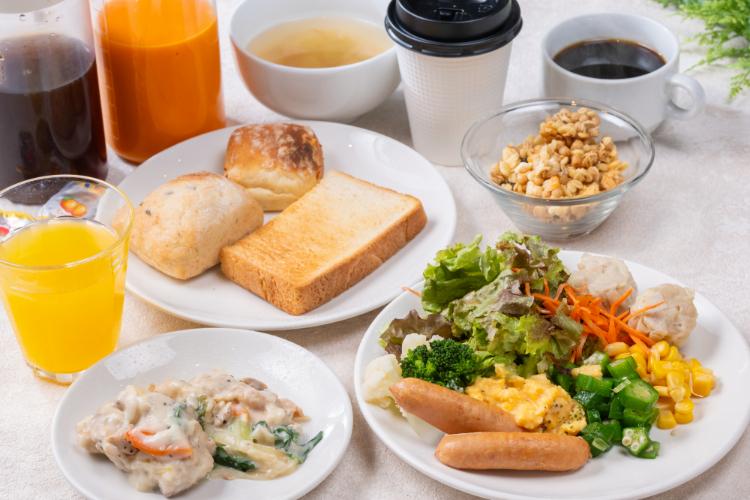 和洋30種類の朝食ビュッフェ