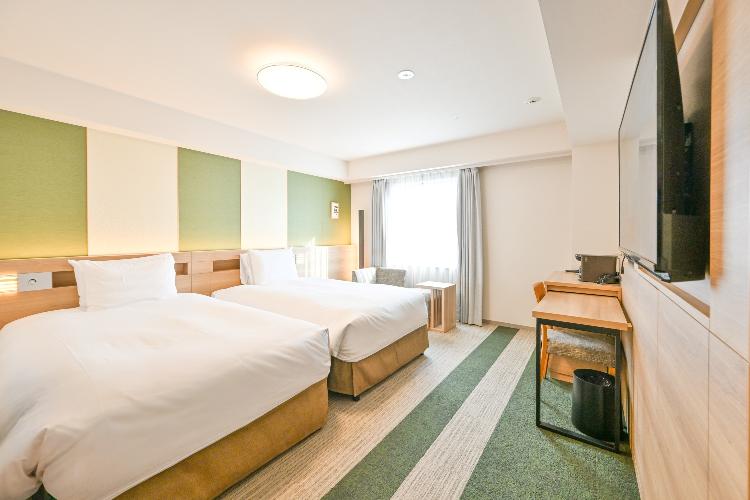 【スーペリアツインルーム（2名）】ベッド幅120cm×200cm バス、トイレ、洗面台の三点独立タイプ