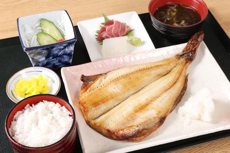 【選べる朝食】函館朝市から海鮮丼や焼き魚定食がお部屋に届きます（メニュー一例）