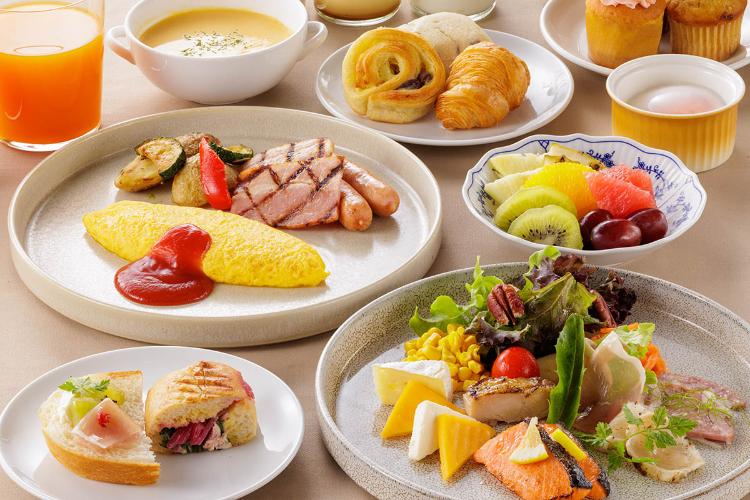 朝食ビュッフェ:和食と洋食を取り揃えたビュッフェスタイルの朝食をご堪能ください(イメージ)