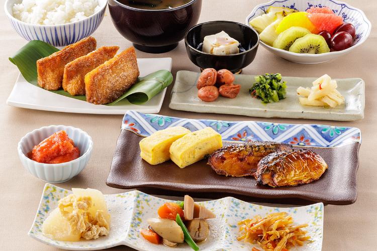 朝食ビュッフェ:和食メニューには明太子やがめ煮など福岡の味もご用意(イメージ)