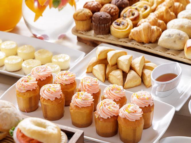 朝食ビュッフェ:カップケーキやスコーン、プリンなどデザートも♪(イメージ)