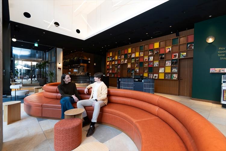 SWINGのコンセプトを表現するオリジナルソファ