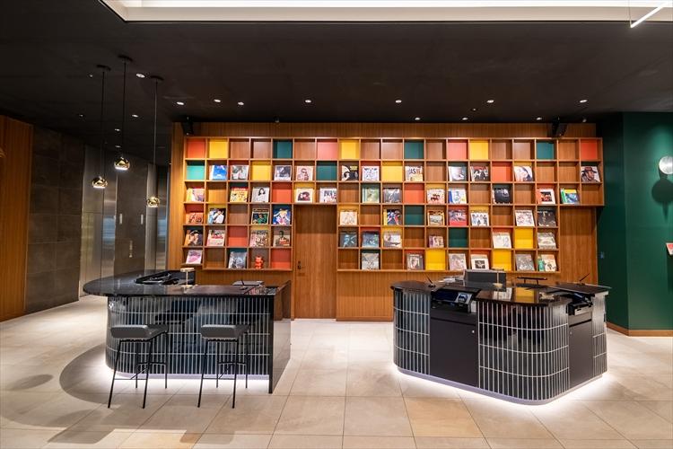 アイランド型のフロントカウンター