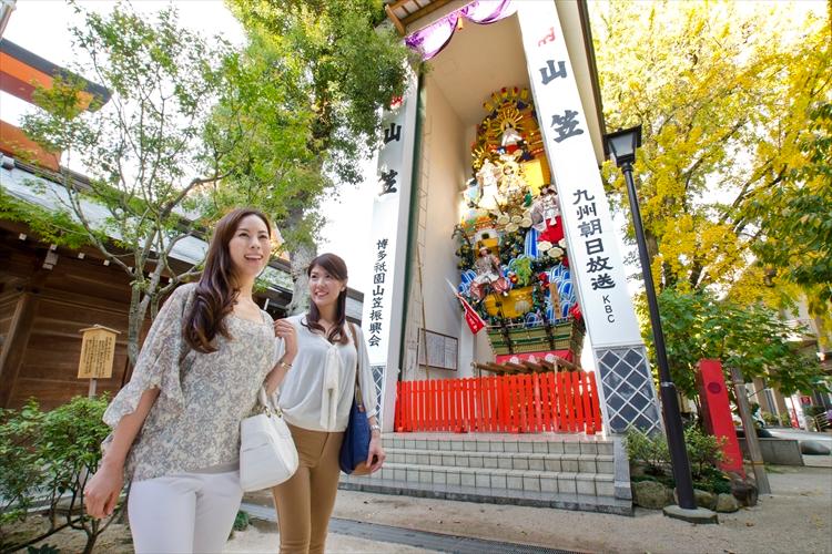 周辺観光/【櫛田神社】毎年7月に博多祇園山笠、10月下旬には博多おくんちが開催／写真提供：福岡市