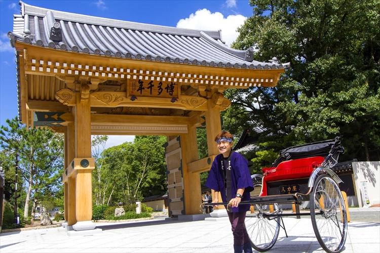 周辺観光/【博多千年門】歴史的文化財が多く残る博多の寺社町エリアへと導く／写真提供：福岡市