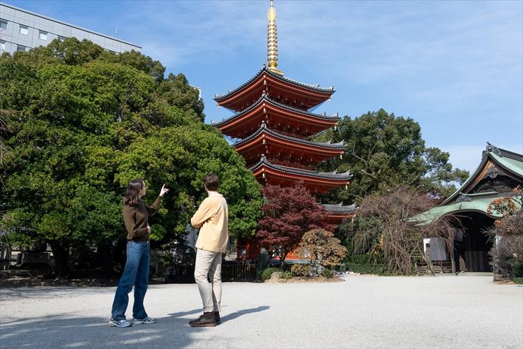 周辺観光/【東長寺】朱塗りが美しい純木造総檜造りの五重塔