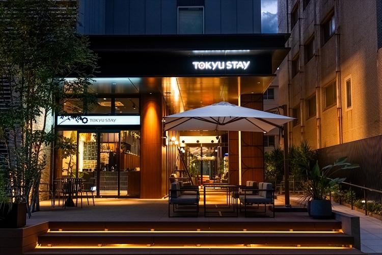 外観 - 夜＜入口＞