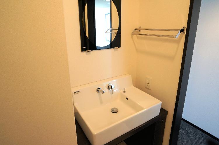 シングル　シャワーブース　独立洗面台