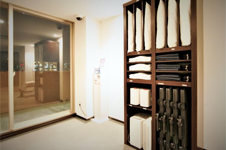 各階貸出棚　エレベータホール