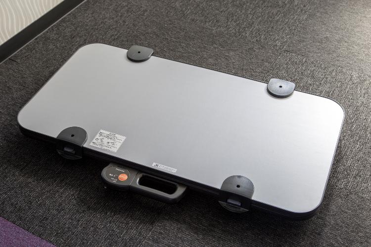 ズボンプレッサー　貸出棚にご準備しています