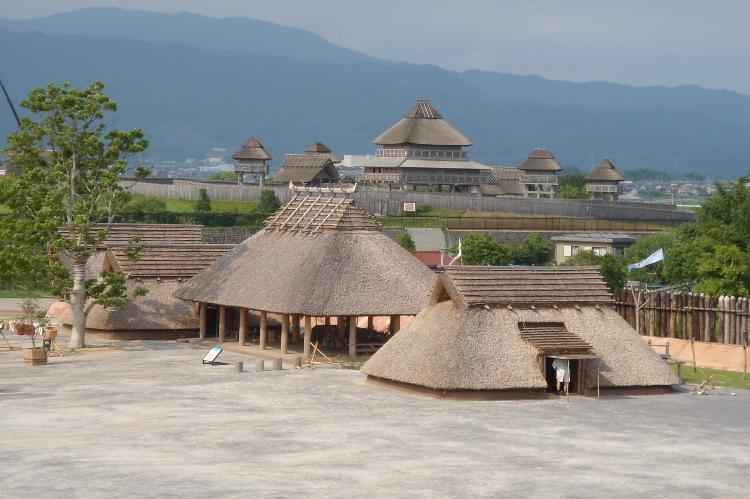 写真提供：佐賀県観光連盟　吉野ケ里歴史公園