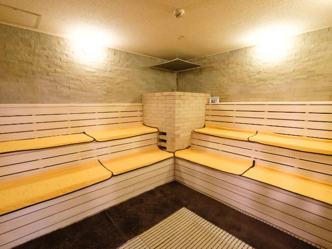 【大浴場】【男湯・サウナ】天然温泉ゆるりん　１５：００～翌朝10：00迄うれしいオールナイト営業♪　かけ流しの天然温泉（３６度）、沸かし湯（４１度）完備。