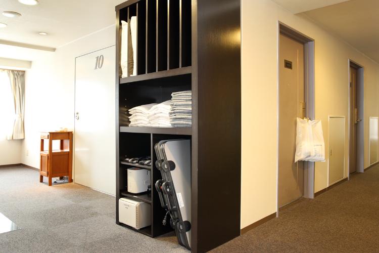 各階貸出棚　エレベータホール