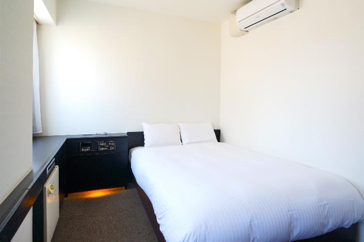 スタンダードダブル■15平米■140センチ幅ダブルベッド