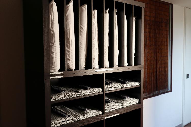 1F貸出棚　ご自由にお持ちください。