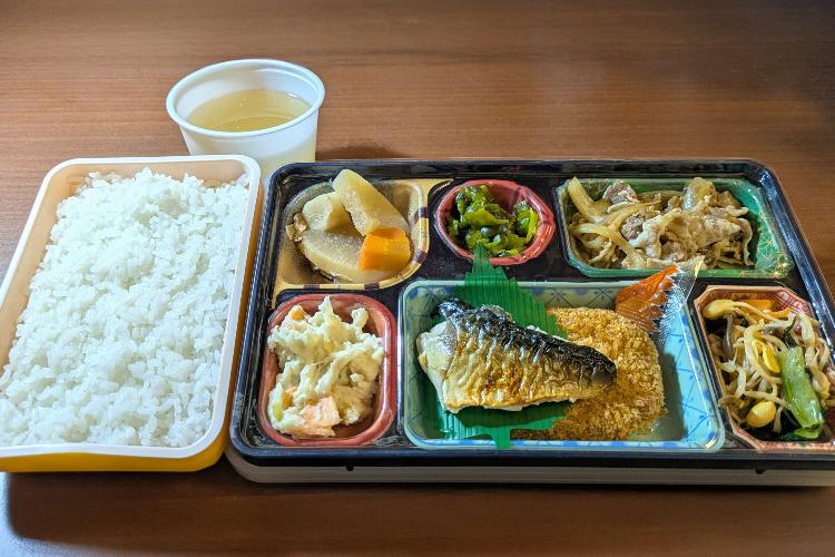 お弁当朝食　１Fフロントでお渡しいたします。