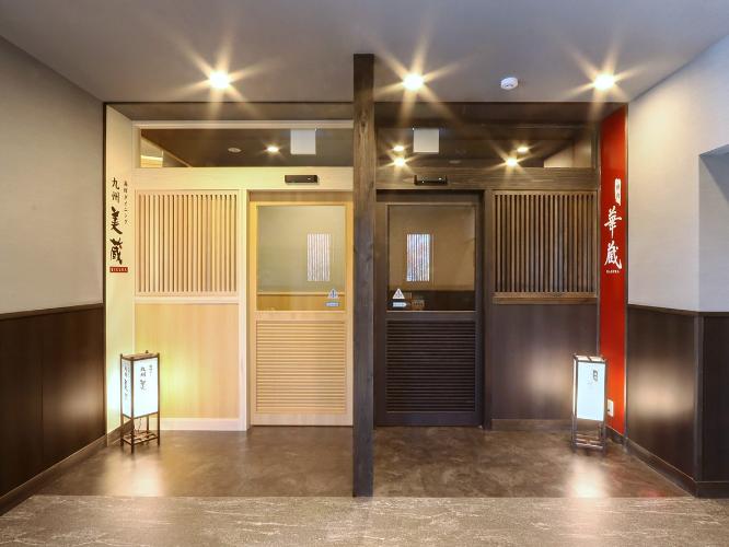 ■海鮮ダイニング九州美蔵・焼肉華蔵　入口