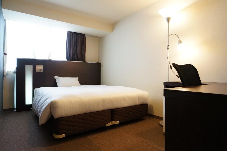 クイーンベット幅160cm。広さ15平米■シングルＢタイプではお一人様で◇ダブルＢタイプではお二人様でご利用