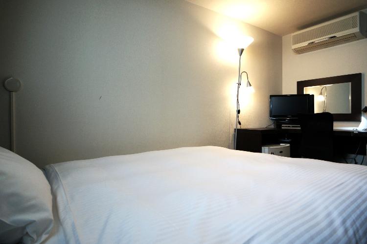 クイーンベット幅160cm。広さ15平米■シングルＢタイプではお一人様で◇ダブルＢタイプではお二人様でご利用