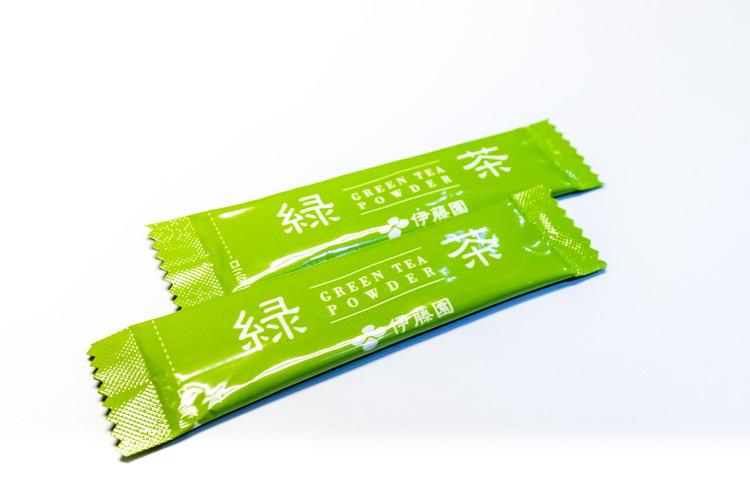 【アメニティバー】客室には、温かい飲み物が飲めるように緑茶をご用意。