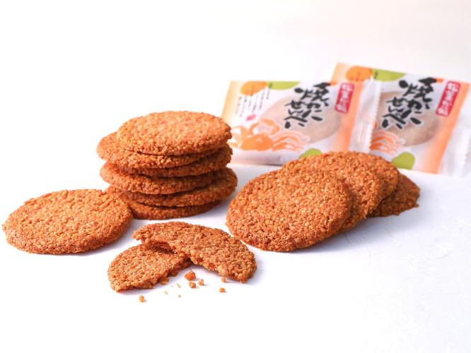 〇売店土産　宝製菓「焼かにせんべい」