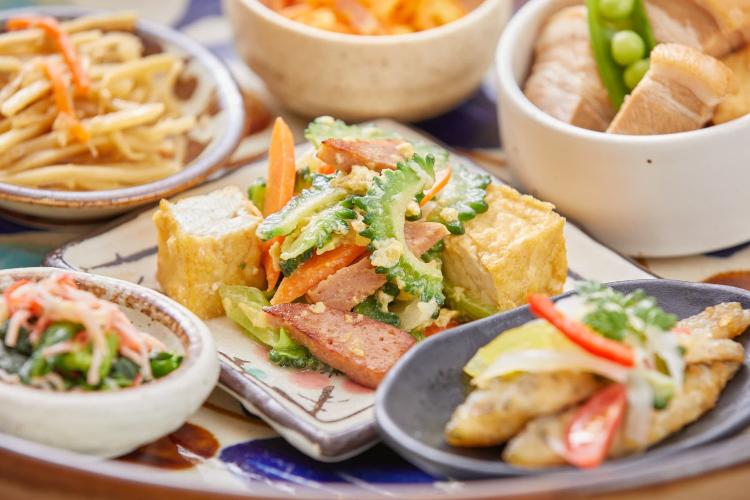 【朝食イメージ】県産野菜などの素材を活かした沖縄創作料理でおもてなし。