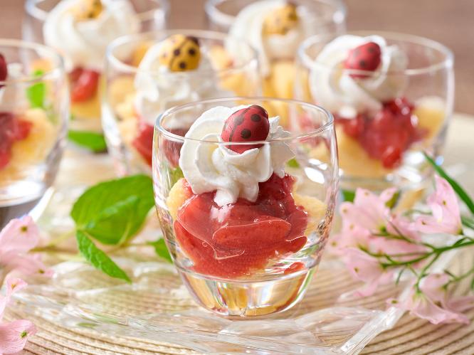 いちごのトライフル（4/15～6/30春のフェアメニュー）　※イメージ