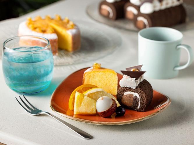 エグゼクティブフロア特典：時間帯により軽食やコーヒー、アルコールなどのドリンクをご用意しております。（営業時間 11:00〜21:00）