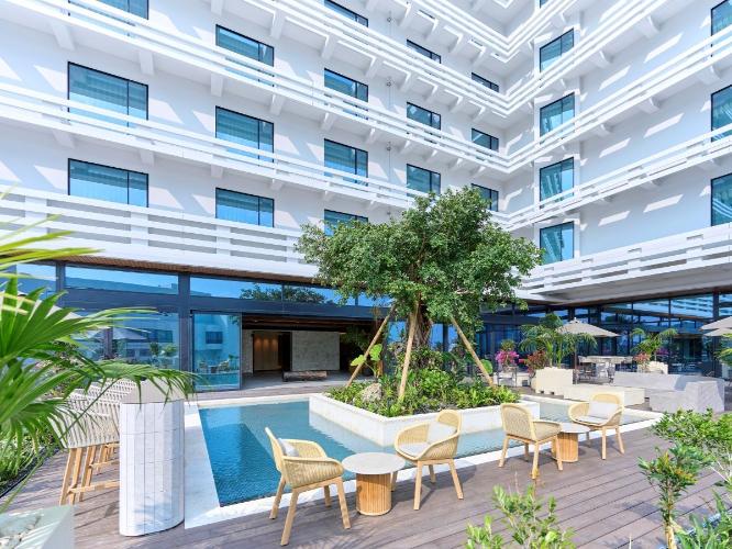 大きな窓からつながるテラスは、ガジュマルを囲んで水盤が施され、せせらぎや風を感じながら琉球の自然の開放感とやさしさに包まれる空間です。