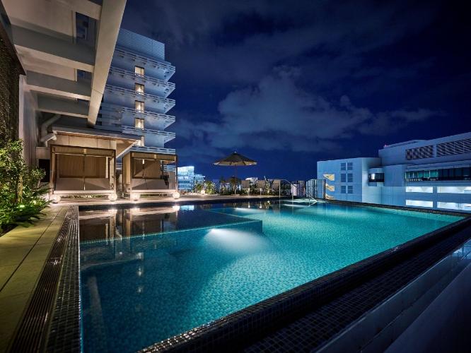 開放感に包まれるプールエリア（プール営業期間：4月〜11月　※開業時のみ3月までの期間も営業）