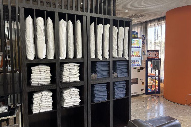 貸出棚　ロビーにご準備しています。