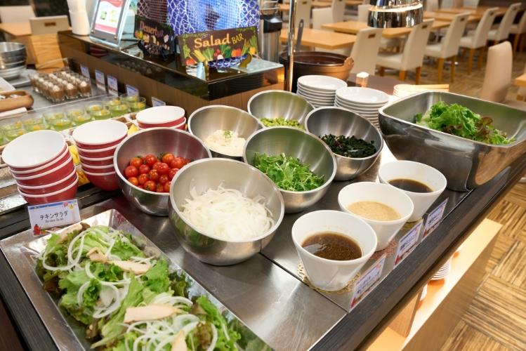 サラダコーナー