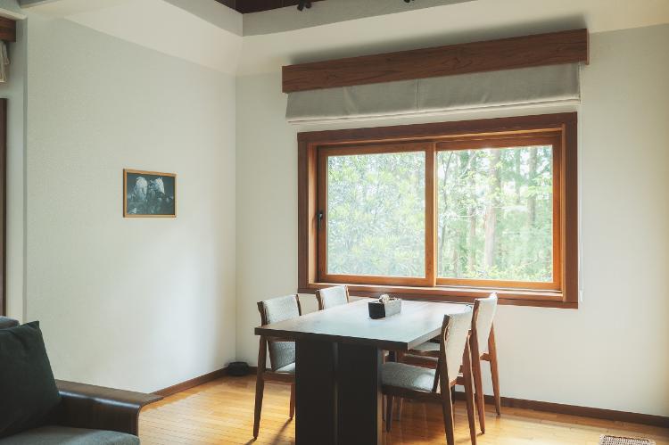 マナサヴィラ ダイニングテーブル