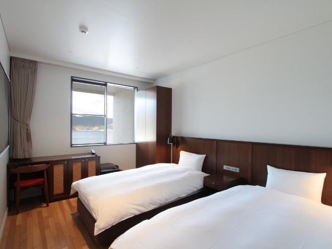 スーペリアツイン/20平米とコンパクトながらゆったりとお寛ぎいただけるベットをご用意しております。