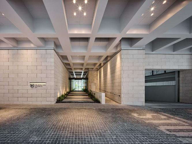 ホテルエントラス（車寄せ側）