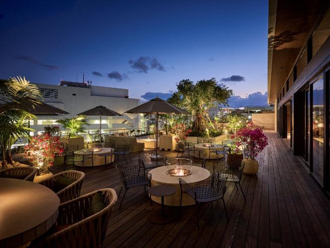 那覇の中心にいることを忘れるテラス