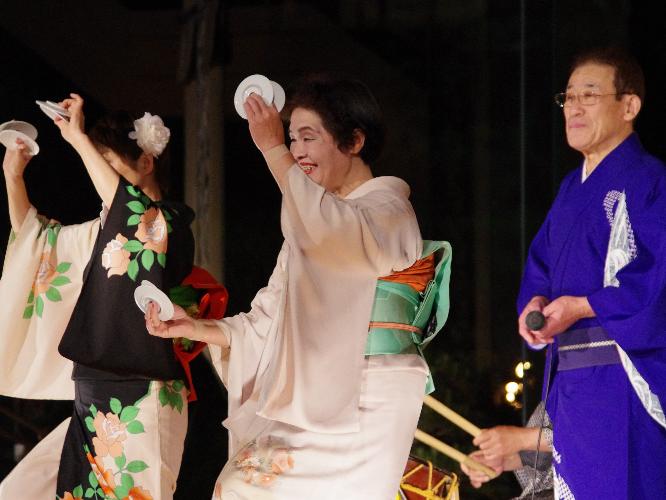 ラウンジ土笛では、毎夜、迫力のある島根民謡ショーを無料公演。島根の歴史と伝統を体感できます。