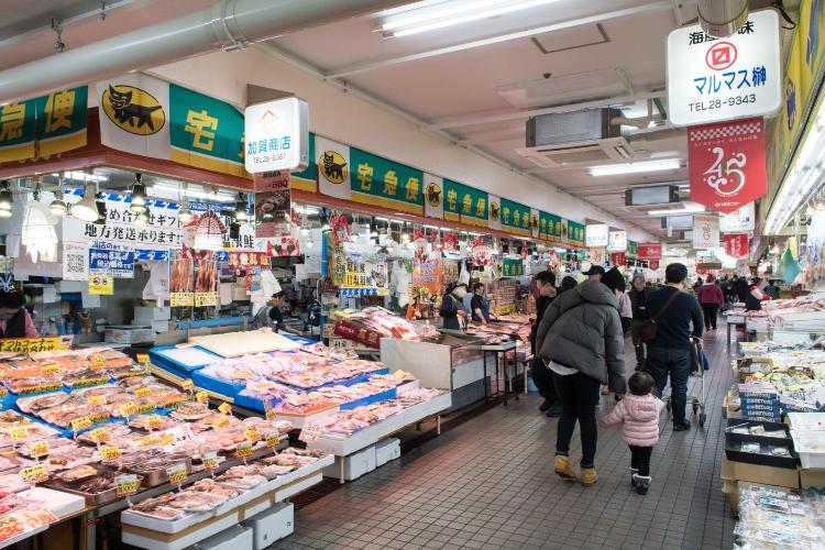【周辺観光/八食センター】
