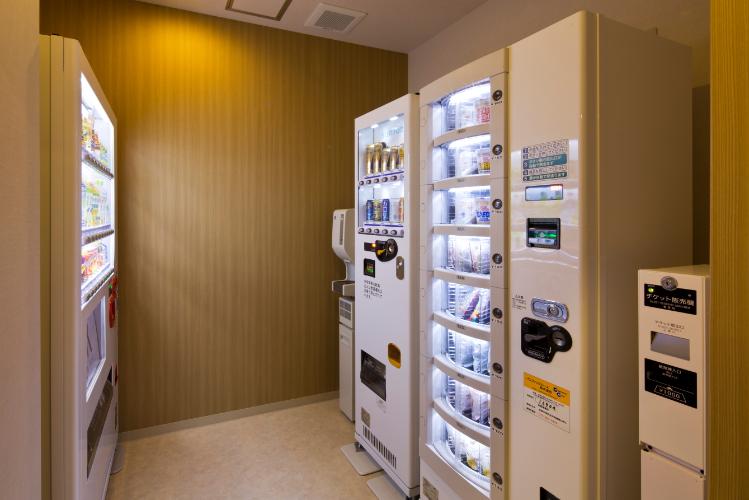 本館　自販機　　1F