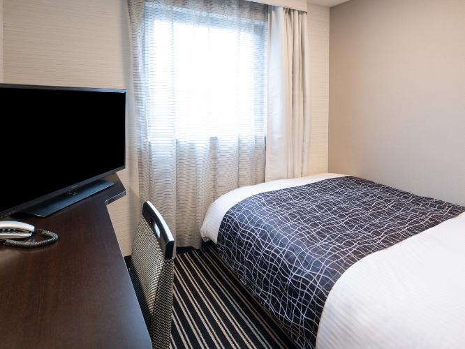 シングルルーム（広さ10平米/ベッド幅140cm）