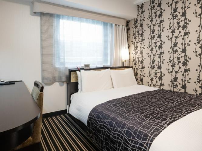 ダブルルーム（広さ10平米/ベッド幅140cm）