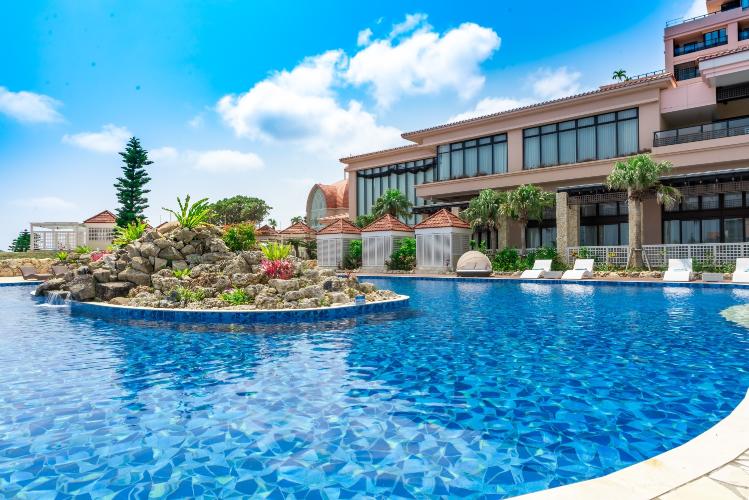 【シギラガーデンプール】水深60cmのキッズプールと、30〜45cmの幼児用プールを配置。